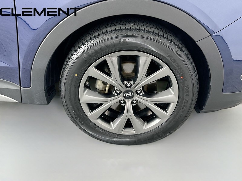 Hyundai Santa Fe Sport Vehicle Full-screen Gallery Image 38