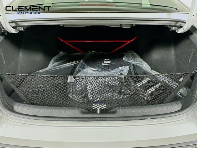 Hyundai Elantra N Vehicle Full-screen Gallery Image 9