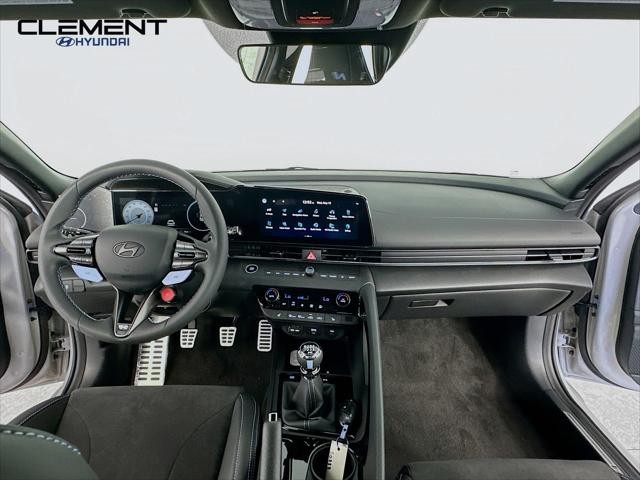 Hyundai Elantra N Vehicle Full-screen Gallery Image 11
