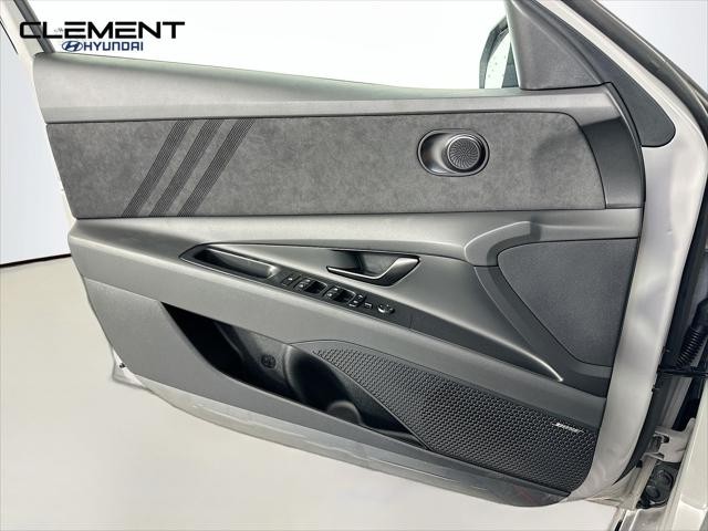 Hyundai Elantra N Vehicle Full-screen Gallery Image 24
