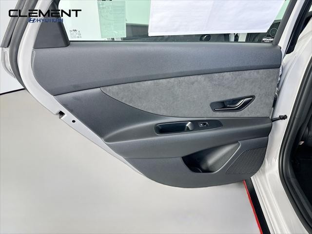 Hyundai Elantra N Vehicle Full-screen Gallery Image 27