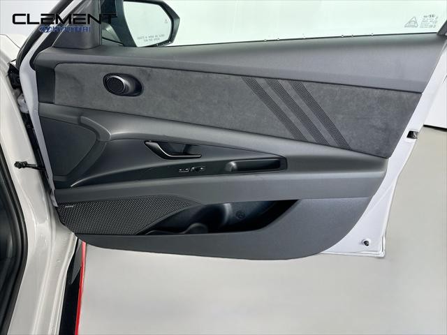Hyundai Elantra N Vehicle Full-screen Gallery Image 31