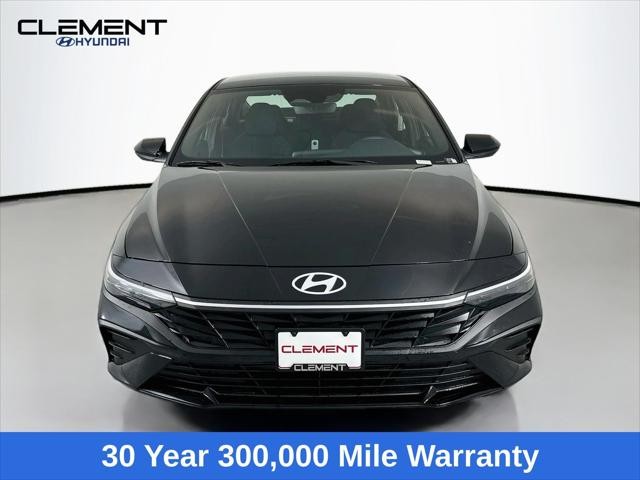 Hyundai Elantra Vehicle Image 02