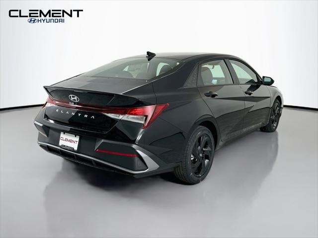 Hyundai Elantra Vehicle Image 06