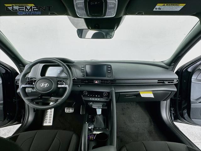 Hyundai Elantra Vehicle Image 11