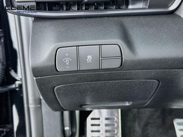 Hyundai Elantra Vehicle Image 12