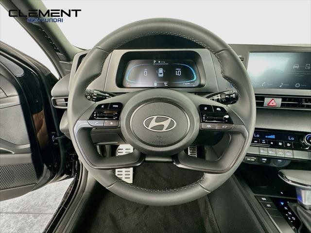 Hyundai Elantra Vehicle Image 13
