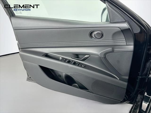 Hyundai Elantra Vehicle Image 22