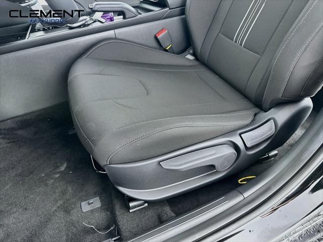 Hyundai Elantra Vehicle Image 23