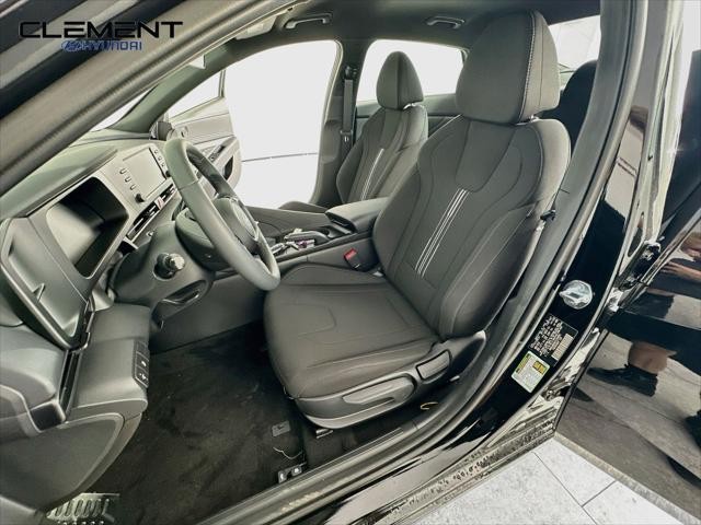 Hyundai Elantra Vehicle Image 24