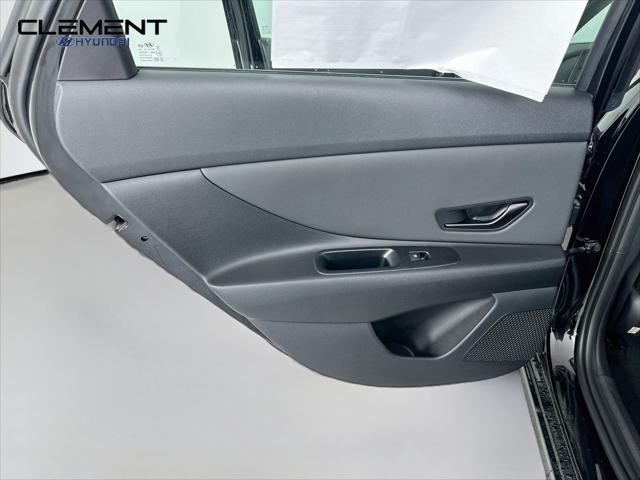 Hyundai Elantra Vehicle Image 25