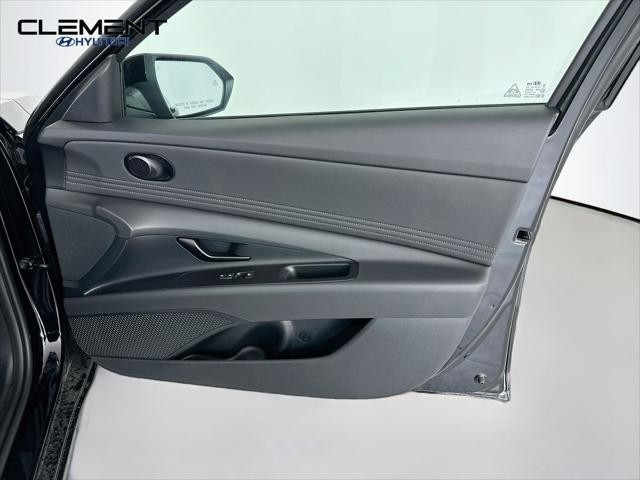 Hyundai Elantra Vehicle Image 29