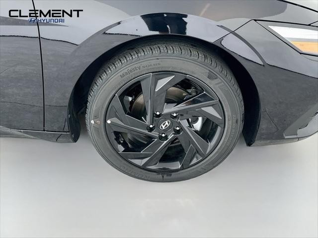Hyundai Elantra Vehicle Image 30