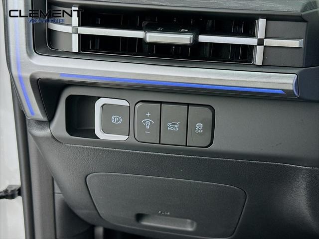 Hyundai Santa Fe Hybrid Vehicle Full-screen Gallery Image 12