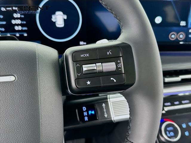 Hyundai Santa Fe Hybrid Vehicle Full-screen Gallery Image 15