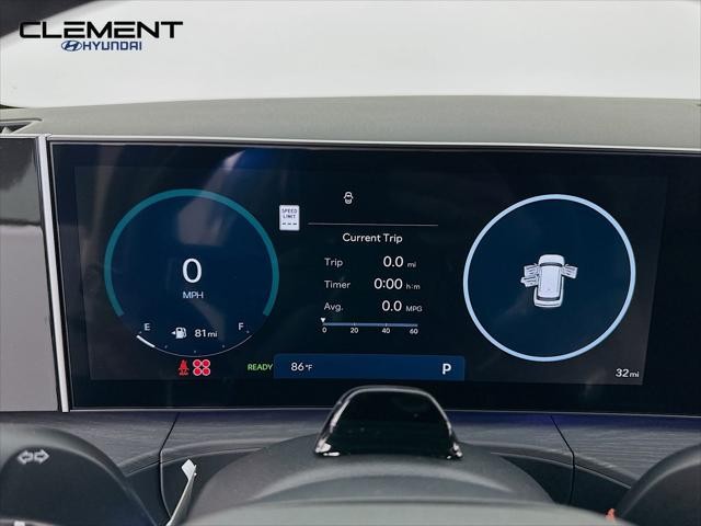Hyundai Santa Fe Hybrid Vehicle Full-screen Gallery Image 16