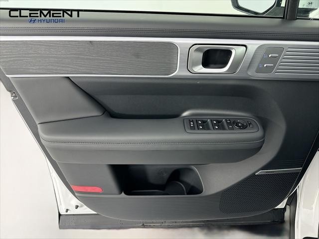 Hyundai Santa Fe Hybrid Vehicle Full-screen Gallery Image 25