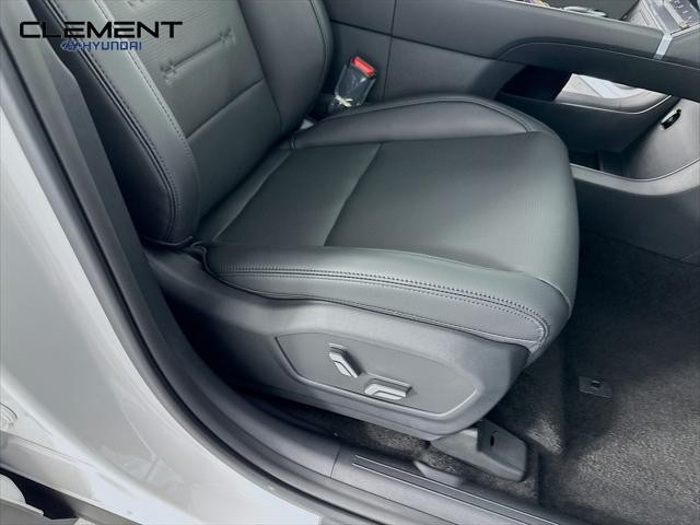 Hyundai Santa Fe Hybrid Vehicle Full-screen Gallery Image 30