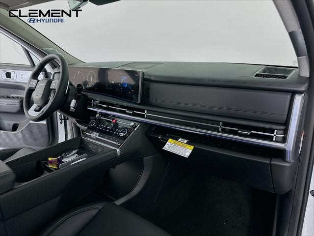 Hyundai Santa Fe Hybrid Vehicle Full-screen Gallery Image 31