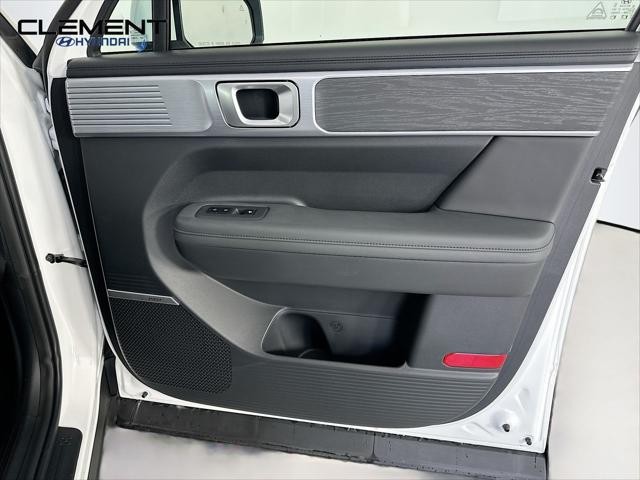 Hyundai Santa Fe Hybrid Vehicle Full-screen Gallery Image 32