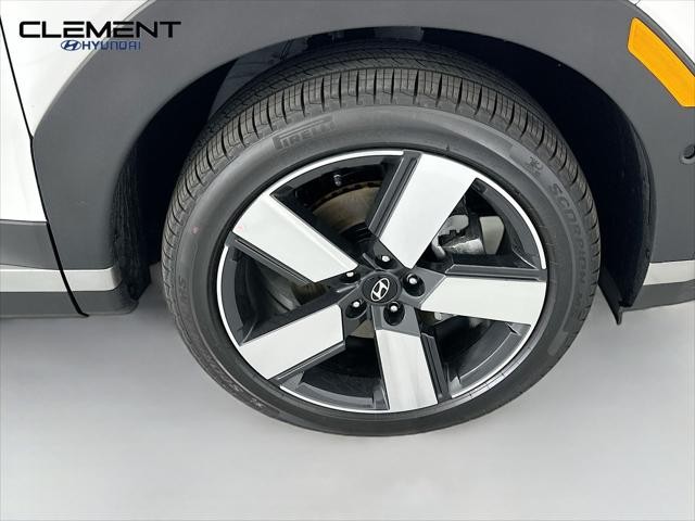 Hyundai Santa Fe Hybrid Vehicle Full-screen Gallery Image 33