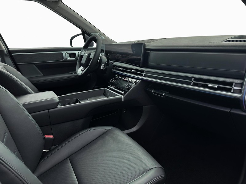 Hyundai Santa Fe Hybrid Vehicle Full-screen Gallery Image 15