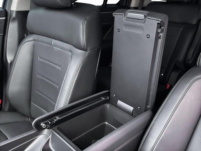 Hyundai Santa Fe Hybrid Vehicle Full-screen Gallery Image 18