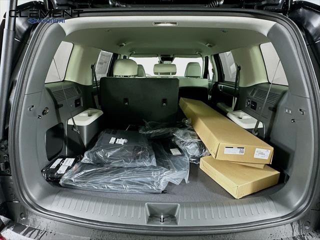 Hyundai Santa Fe Vehicle Full-screen Gallery Image 9