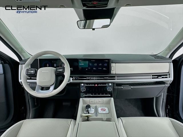 Hyundai Santa Fe Vehicle Full-screen Gallery Image 11