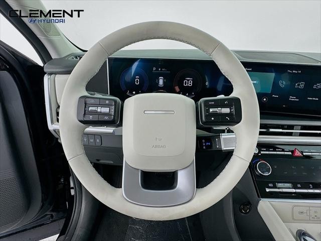 Hyundai Santa Fe Vehicle Full-screen Gallery Image 13