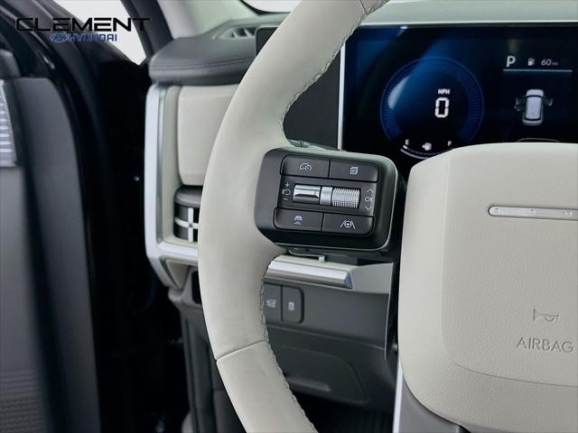 Hyundai Santa Fe Vehicle Full-screen Gallery Image 14