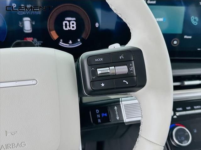 Hyundai Santa Fe Vehicle Full-screen Gallery Image 15
