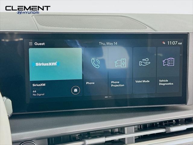 Hyundai Santa Fe Vehicle Full-screen Gallery Image 17