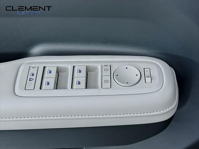 Hyundai Santa Fe Vehicle Full-screen Gallery Image 22