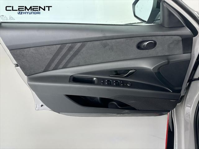 Hyundai Elantra N Vehicle Full-screen Gallery Image 25
