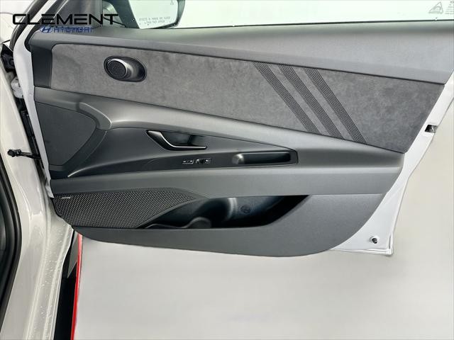 Hyundai Elantra N Vehicle Full-screen Gallery Image 32