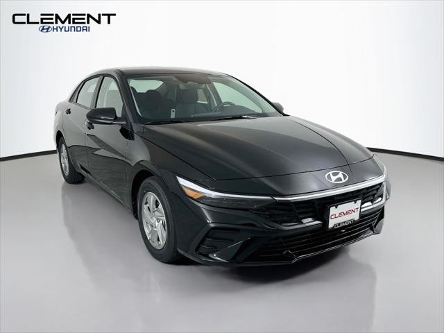 Hyundai Elantra Vehicle Full-screen Gallery Image 3