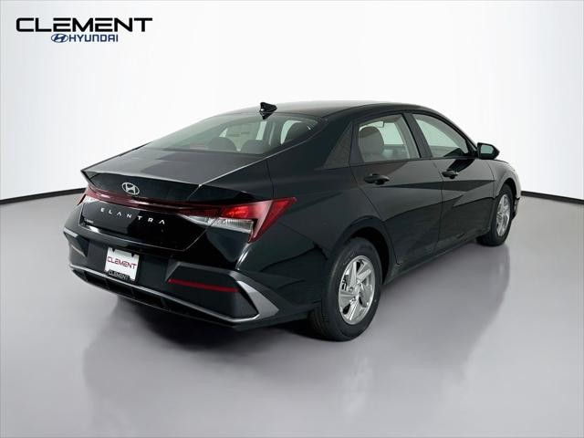 Hyundai Elantra Vehicle Full-screen Gallery Image 6