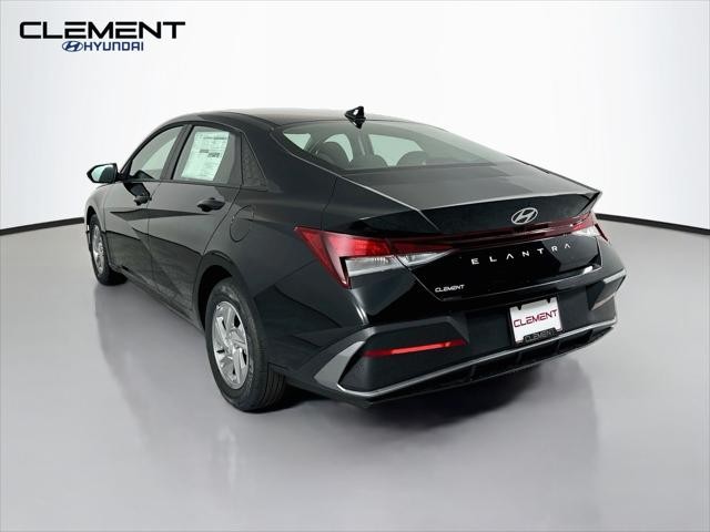 Hyundai Elantra Vehicle Full-screen Gallery Image 8