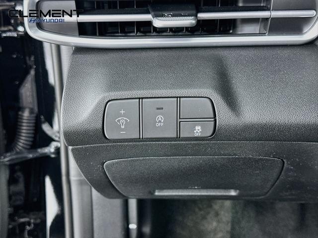 Hyundai Elantra Vehicle Full-screen Gallery Image 12