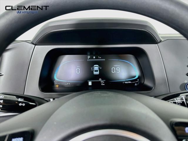 Hyundai Elantra Vehicle Full-screen Gallery Image 16