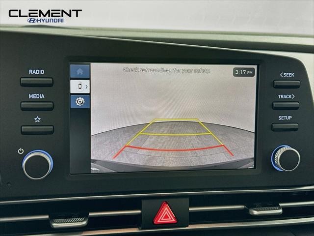 Hyundai Elantra Vehicle Full-screen Gallery Image 18