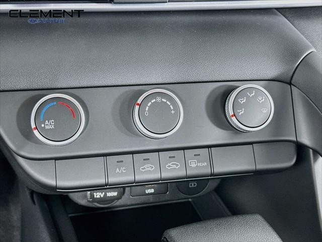 Hyundai Elantra Vehicle Full-screen Gallery Image 19