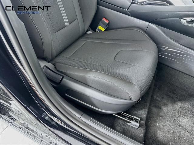 Hyundai Elantra Vehicle Full-screen Gallery Image 27