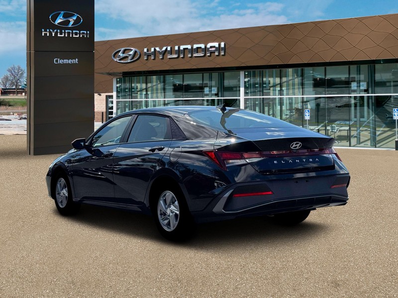 Hyundai Elantra Vehicle Image 05