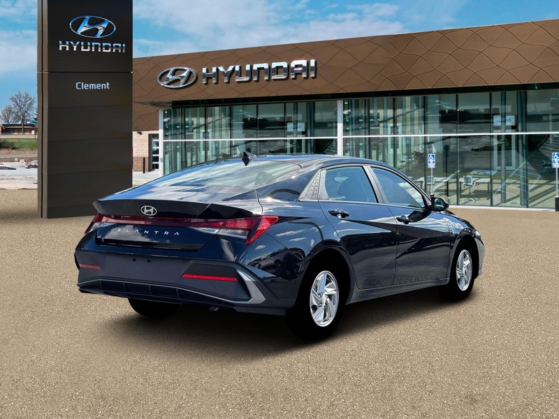 Hyundai Elantra Vehicle Image 07