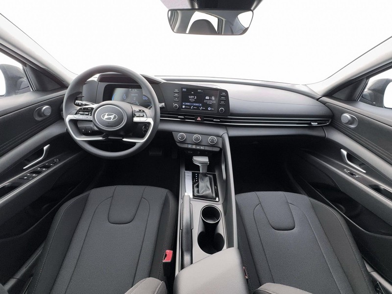 Hyundai Elantra Vehicle Image 13