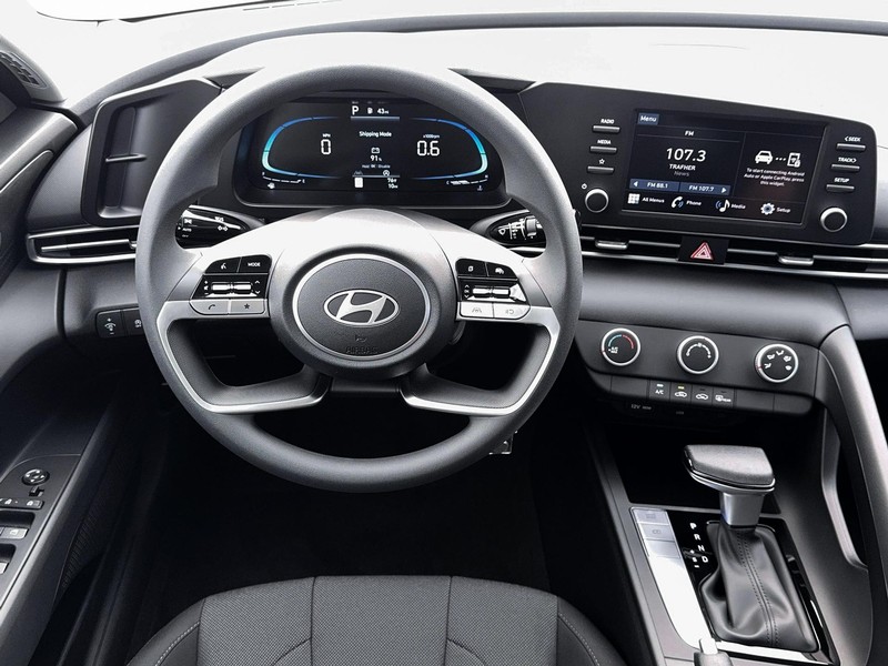 Hyundai Elantra Vehicle Image 17