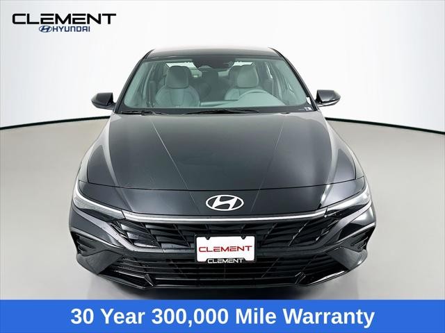 Hyundai Elantra Vehicle Image 02