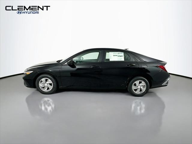 Hyundai Elantra Vehicle Image 04